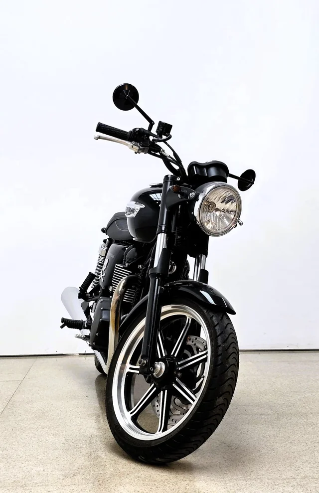 TRIUMPH BONNEVILLE 900 T100 - Imagen 3