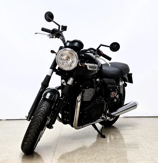 TRIUMPH BONNEVILLE 900 T100 - Imagen 4