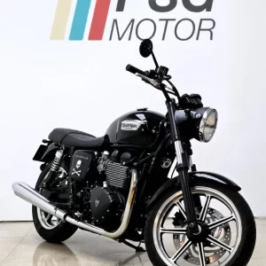 TRIUMPH BONNEVILLE 900