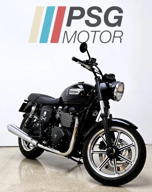 TRIUMPH BONNEVILLE 900