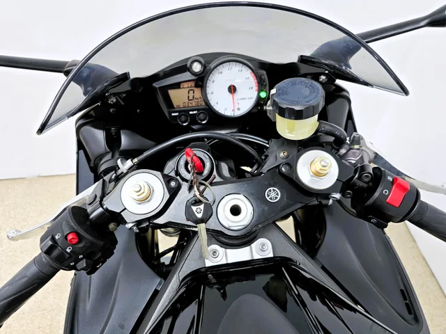 YAMAHA YZF R6 - Imagen 6