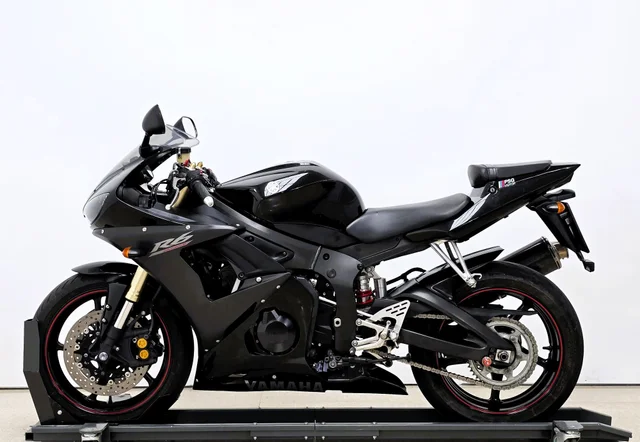 YAMAHA YZF R6 - Imagen 8