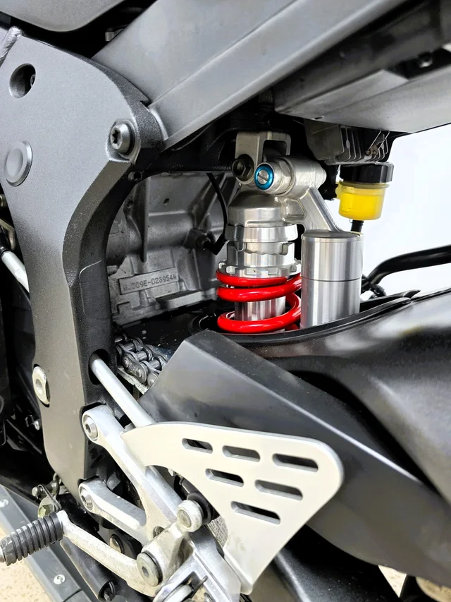 YAMAHA YZF R6 - Imagen 9