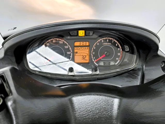 SUZUKI BURGMAN 200 ABS - Imagen 9